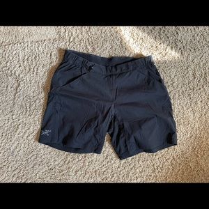 Arc’teryx Women’s Size 8 Shorts. Black. Fits like medium. Great for biking.